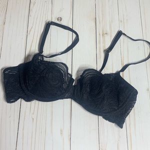 Victoria’s Secret Partially Lined Lace Bra 34B